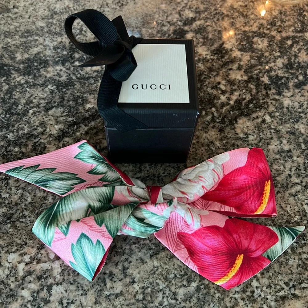 Gucci Pink Silk Floral Hawaiian Print Twilly